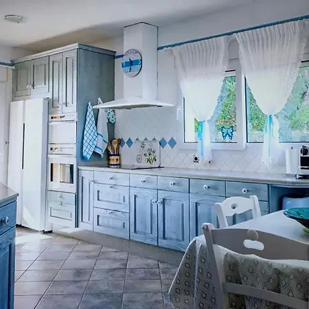 Chalet Seafront Villa With Private Pool And Sea View *