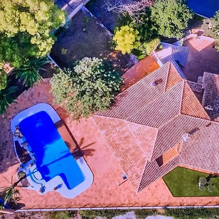 Seafront Villa With Private Pool And Sea View *